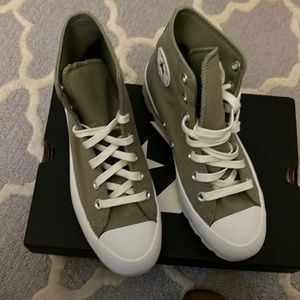 NEW WITH BOX Army green high top converse with lug sole. SIZE 6